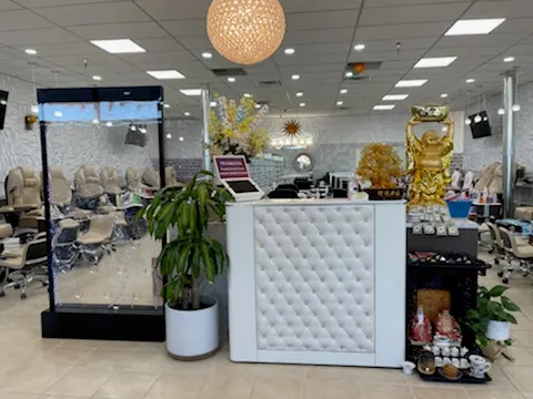 SUN NAILS SPA & LASH — Nail salon in Roy