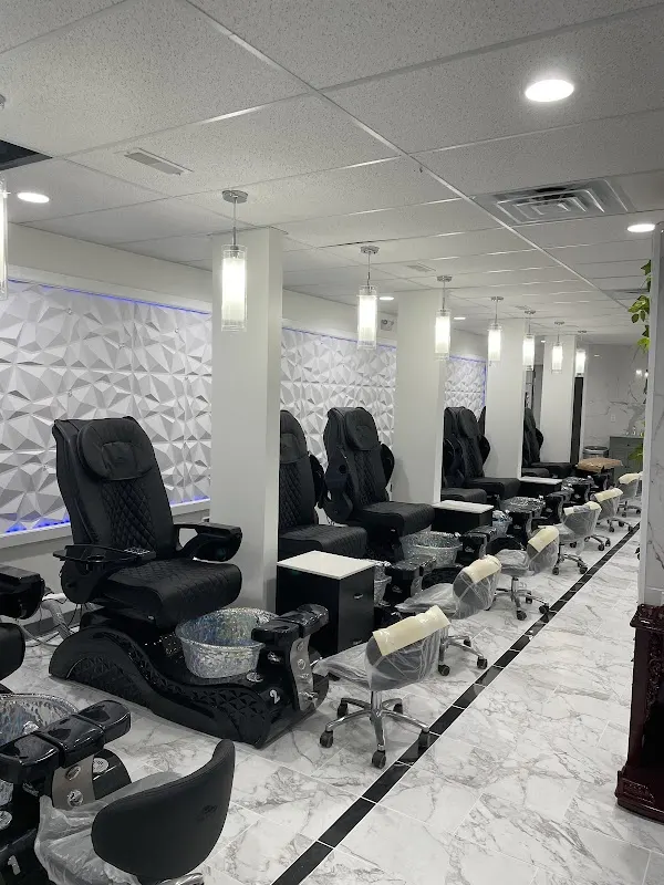 HELEN NAILS & SPA — Nail salon in Florissant