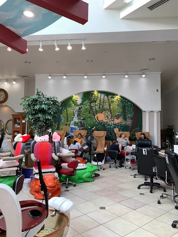 Lee Nail Spa Fayetteville — Nail salon in Fayetteville