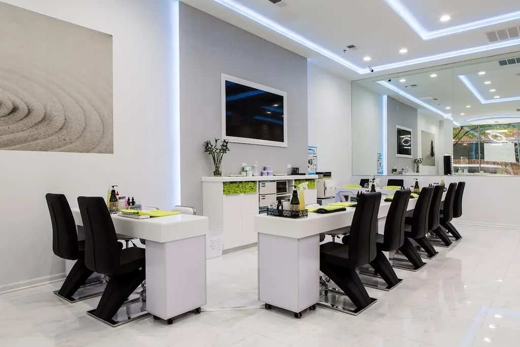 LO Spa & Nails at Southloop — Nail salon in Chicago