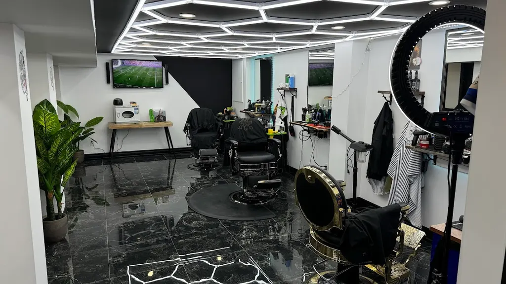 Elite Barber — Barber shop in Hamilton