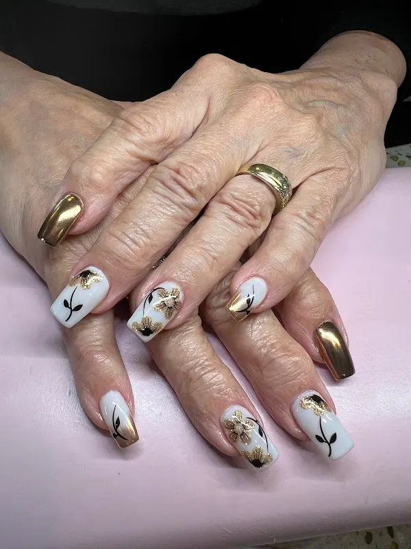 Queens Nails — Nail salon in Poinciana