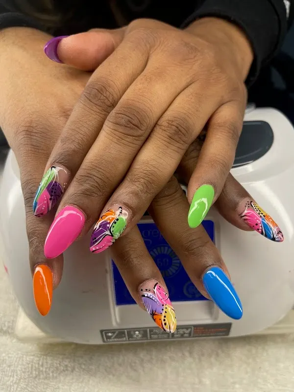 Art Nail — Nail salon in Milwaukee