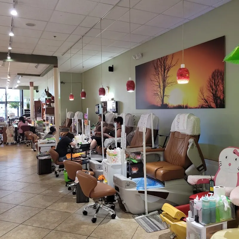 Hollywood Nails — Nail salon in Green Bay