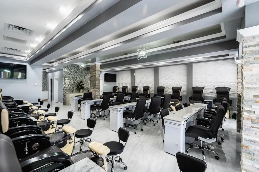 La Lily Nails & Spa — Nail salon in Tampa