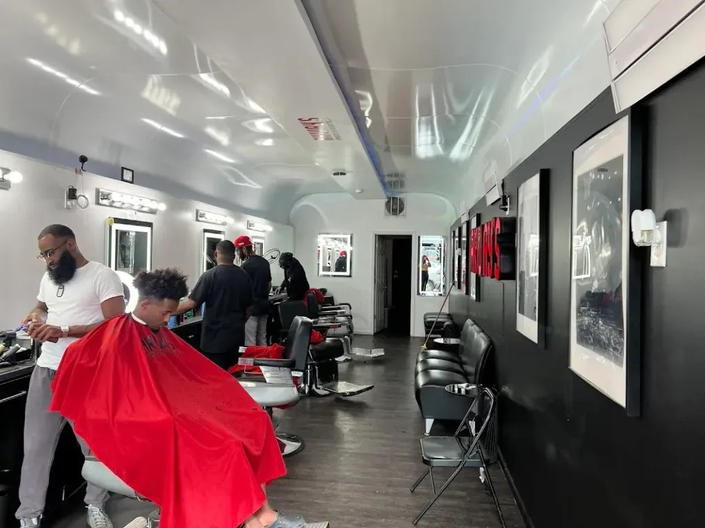 Akway's Sports Barbershop Uptown Minneapolis — Barber shop in Minneapolis