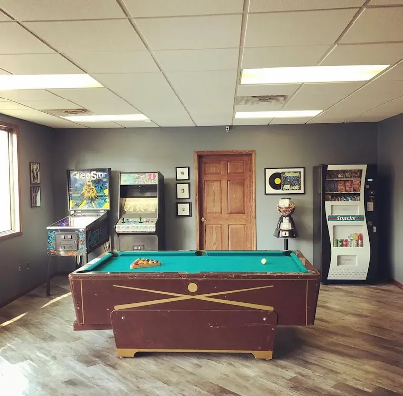 UncLee's Barber Shop — Barber shop in Kalamazoo