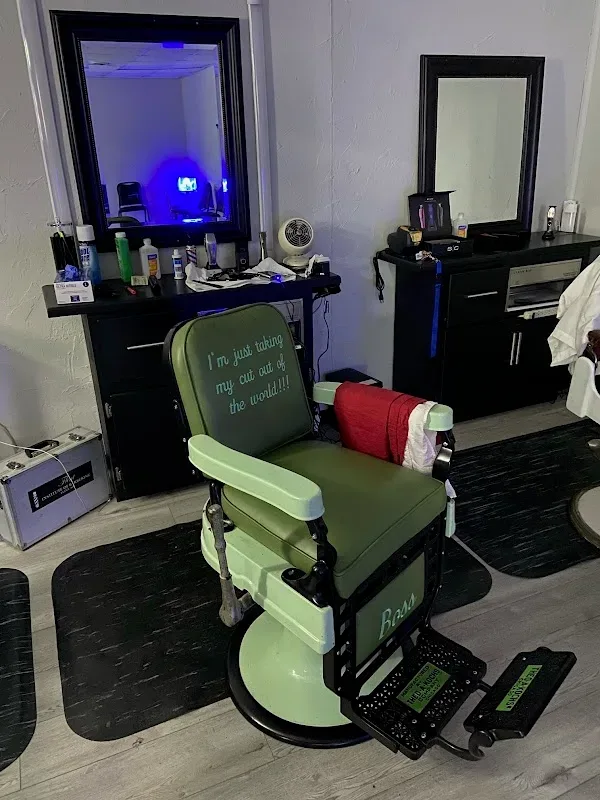 Universal Cuts & Styles Barbershop — Barber shop in Freeland