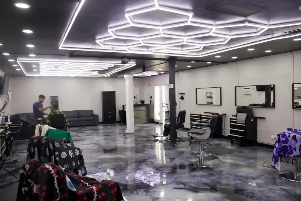 ROYAL FADEZ BARBERSHOP, LLC — Barber shop in Chandler