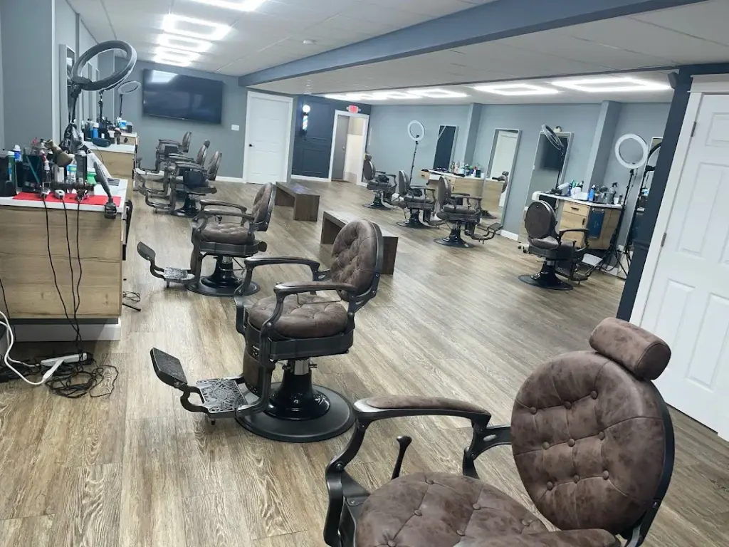 BR Barber Lounge No. 3 — Barber shop in Berwyn