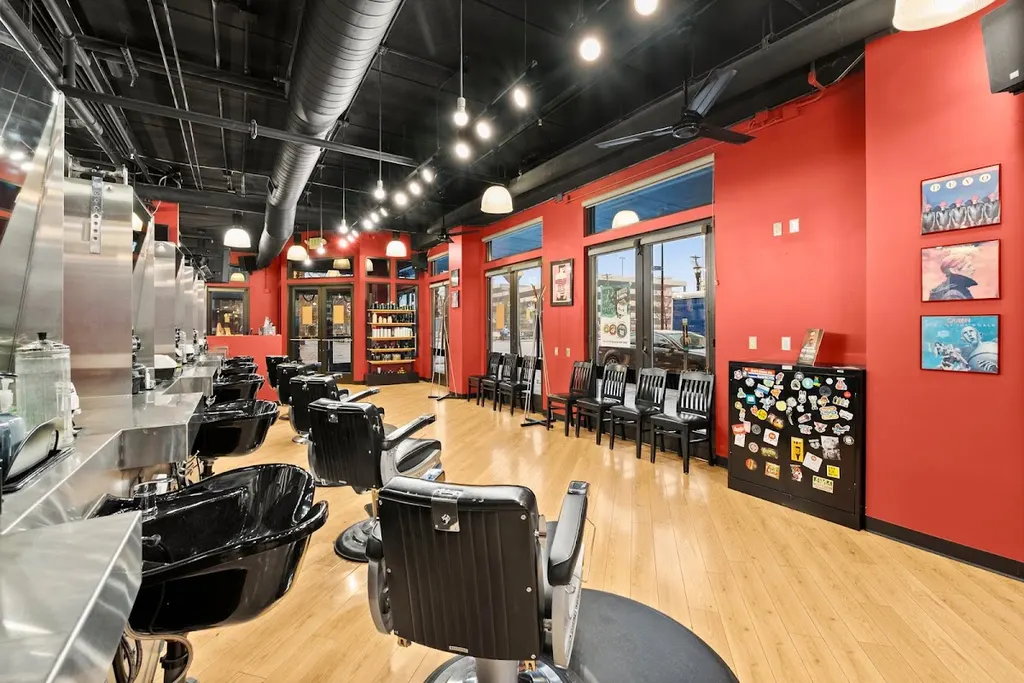 Floyd's 99 Barbershop - Uptown — Barber shop in Minneapolis