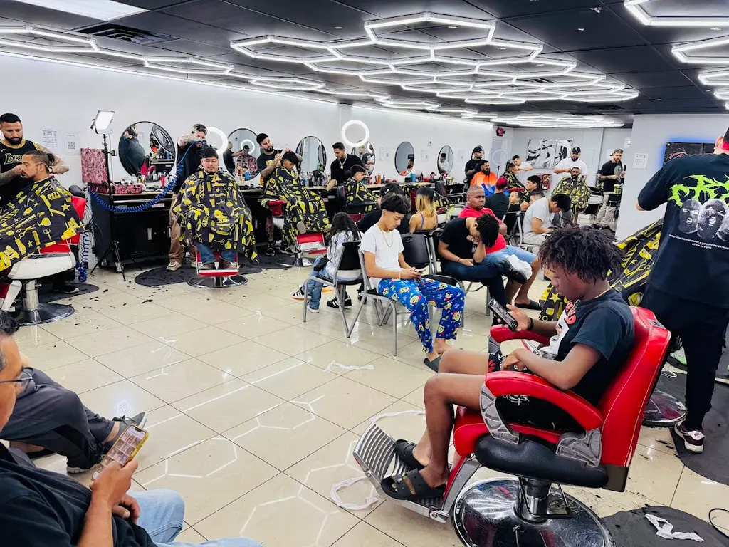 RAZOR KING — Barber shop in Lehigh Acres