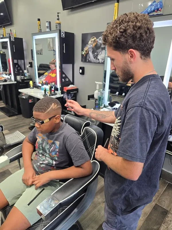 Oskar's Barber Shop — Barber shop in Utica