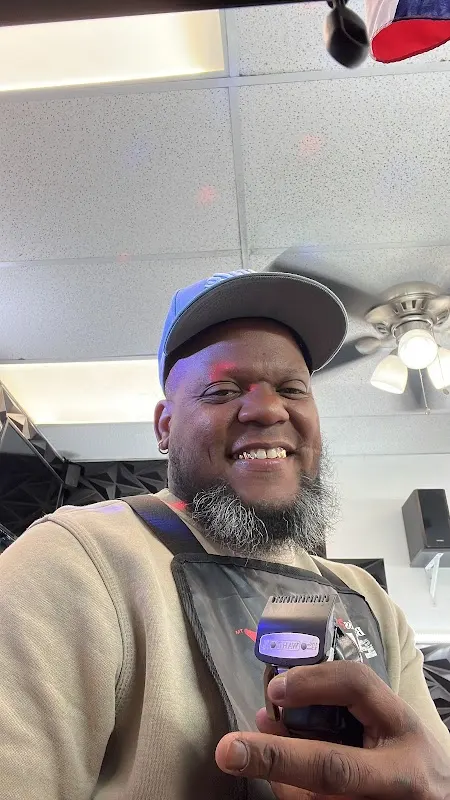 Smith 4 Barber Shop llc — Barber shop in Miami