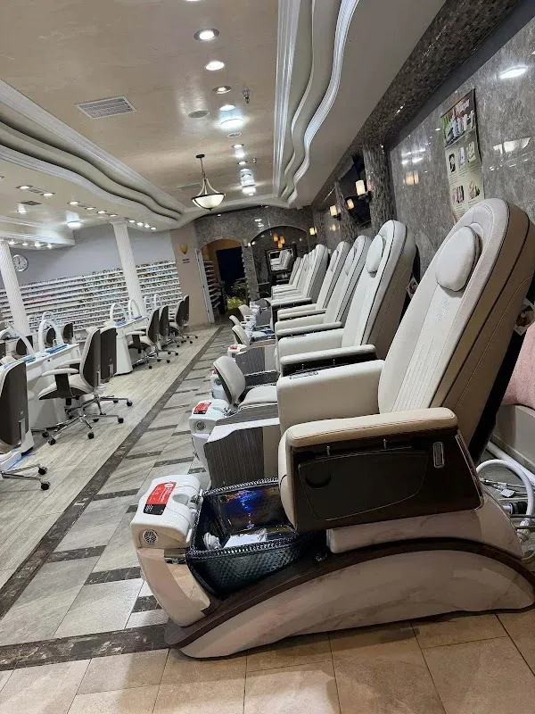 Luxury Nails and Spa — Nail salon in Louisville