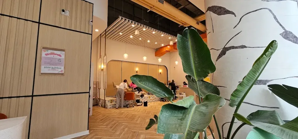7AM Nail Care (Streeterville) — Nail salon in Chicago