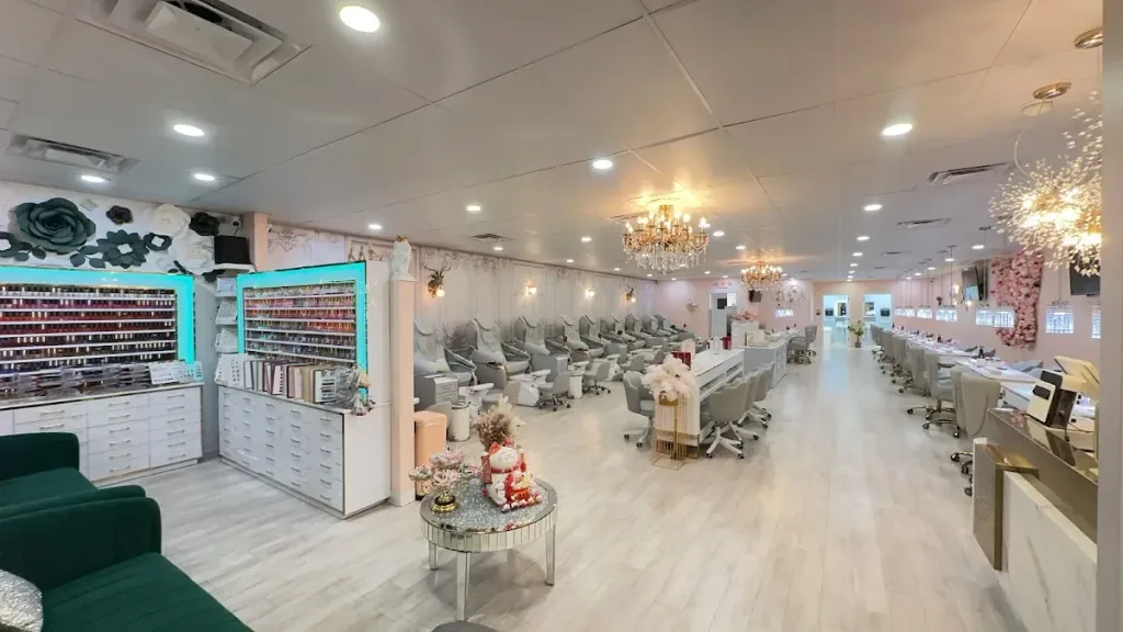 LR Nail — Nail salon in Albany