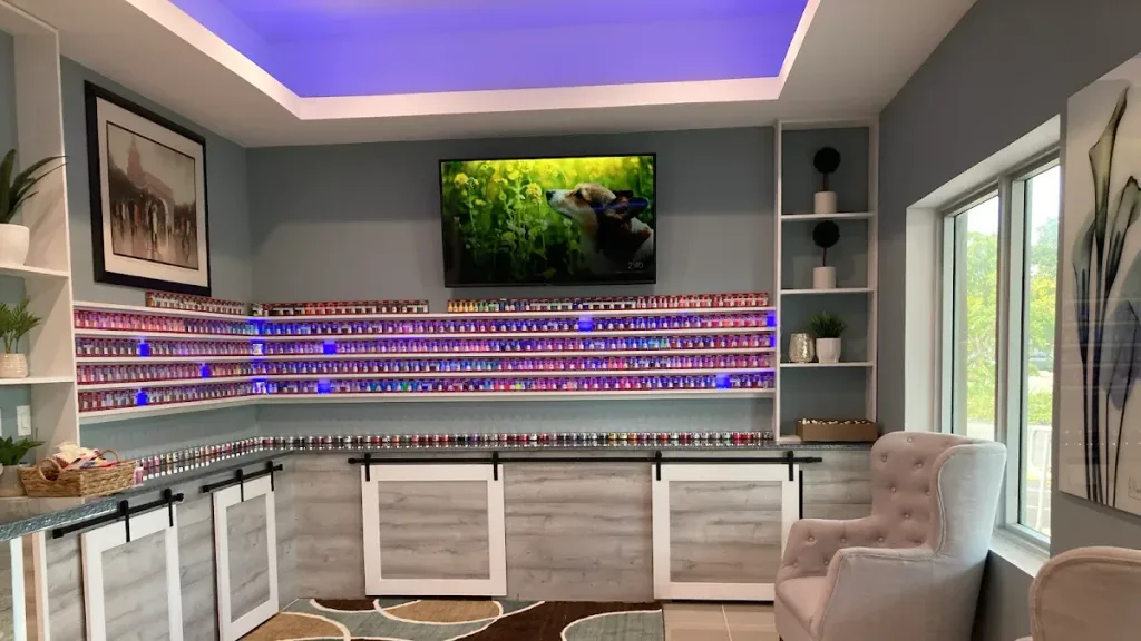 Lavue Nail Lounge — Nail salon in St. Petersburg